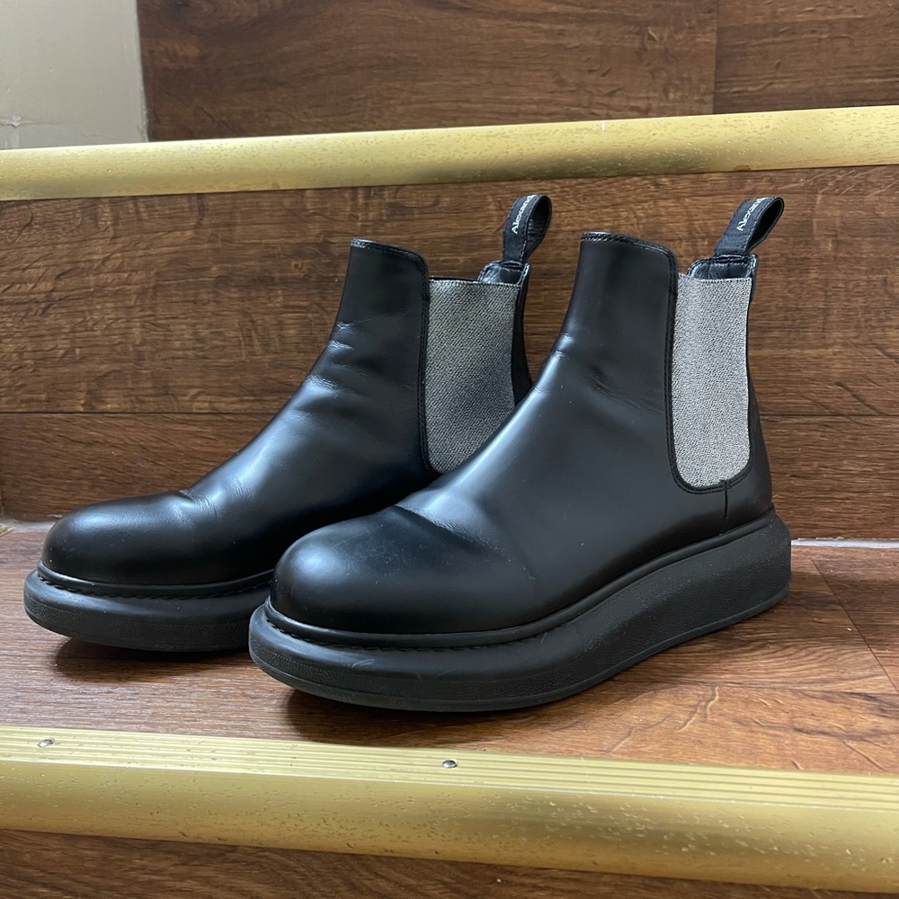 Alexander McQueen Chelsea Boot Black and Silver